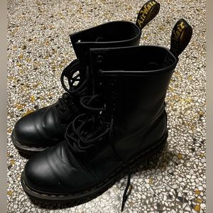 Black Dr. Martens boots. Size 8